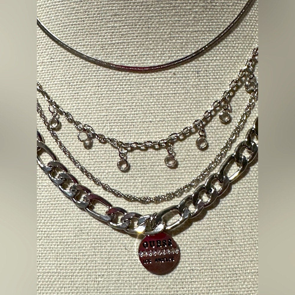 Multi GUESS necklaces set in silver